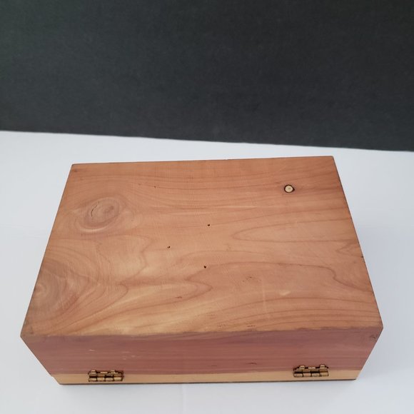 (2/$15) Vintage Cedar Box - Picture 6 of 9